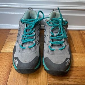 The North Face Hedgehog Fast Pack Low Hiking Shoes Women's 6 Gray Teal